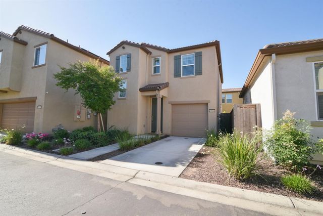 9941 Del Surf Ln, Elk Grove, CA 95757