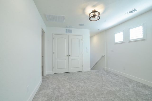 9941 Del Surf Ln, Elk Grove, CA 95757