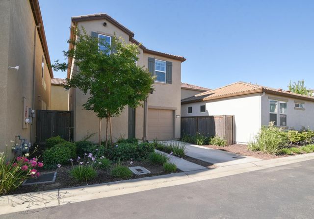 9941 Del Surf Ln, Elk Grove, CA 95757