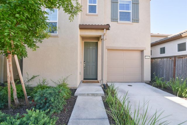 9941 Del Surf Ln, Elk Grove, CA 95757