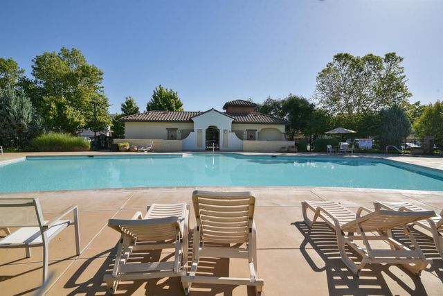 9941 Del Surf Ln, Elk Grove, CA 95757