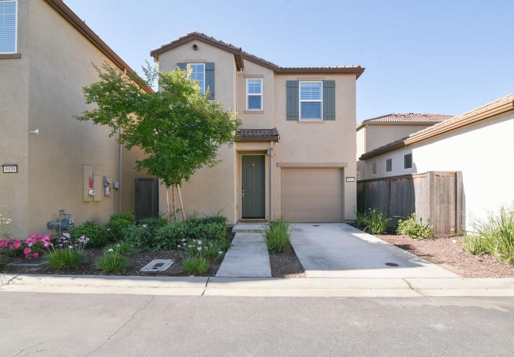 9941 Del Surf Ln, Elk Grove, CA 95757