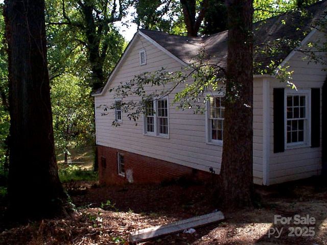 655 Bradford Drive, Charlotte, NC 28208