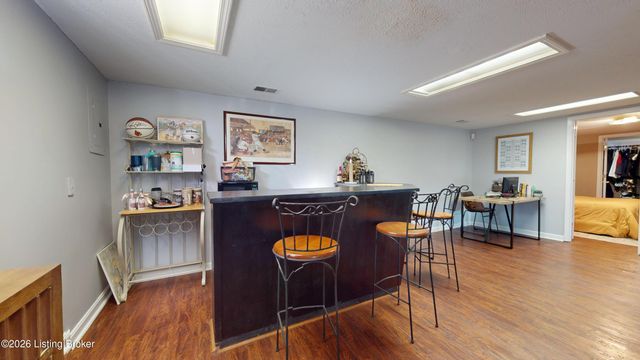 5913 Leon Way, Louisville, KY 40214