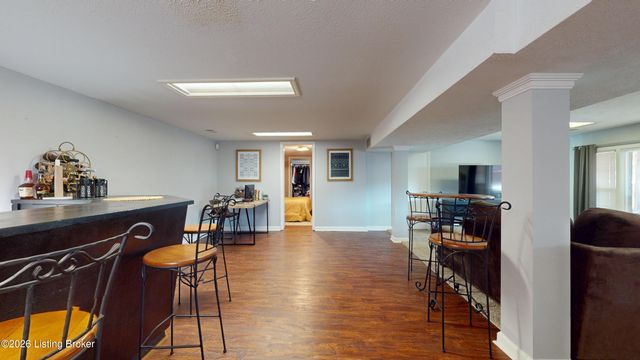 5913 Leon Way, Louisville, KY 40214