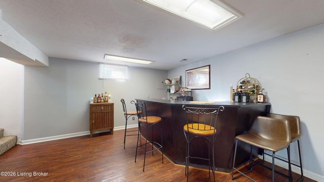 5913 Leon Way, Louisville, KY 40214