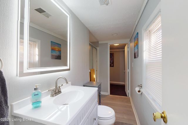 5913 Leon Way, Louisville, KY 40214