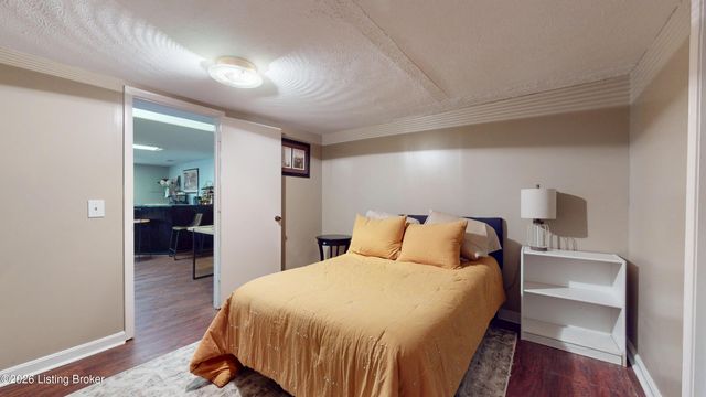 5913 Leon Way, Louisville, KY 40214