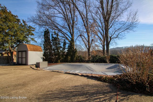 5913 Leon Way, Louisville, KY 40214