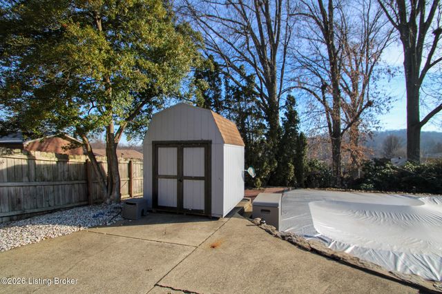 5913 Leon Way, Louisville, KY 40214