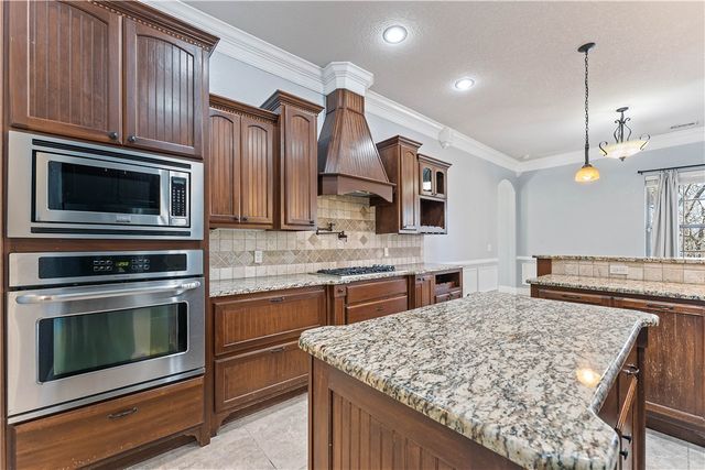 1020 Hunters Pointe, Bentonville, AR 72713