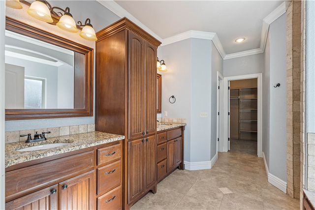 1020 Hunters Pointe, Bentonville, AR 72713