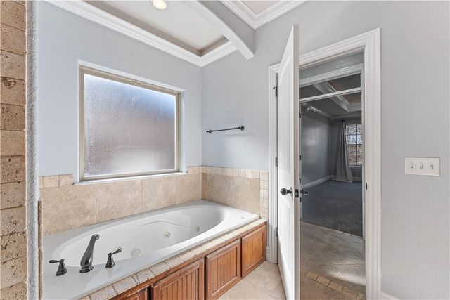 1020 Hunters Pointe, Bentonville, AR 72713