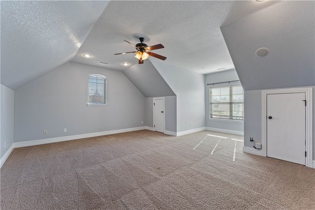 1020 Hunters Pointe, Bentonville, AR 72713