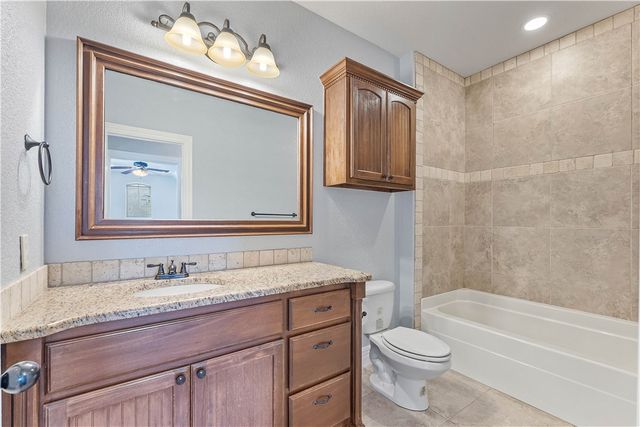 1020 Hunters Pointe, Bentonville, AR 72713