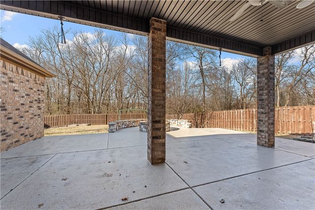 1020 Hunters Pointe, Bentonville, AR 72713