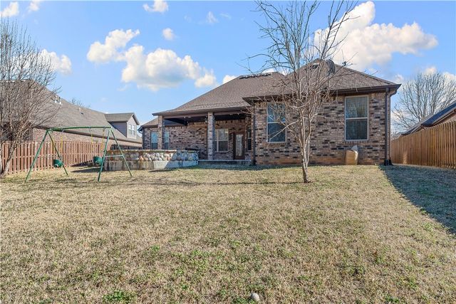 1020 Hunters Pointe, Bentonville, AR 72713