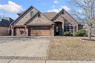 1020 Hunters Pointe, Bentonville, AR 72713