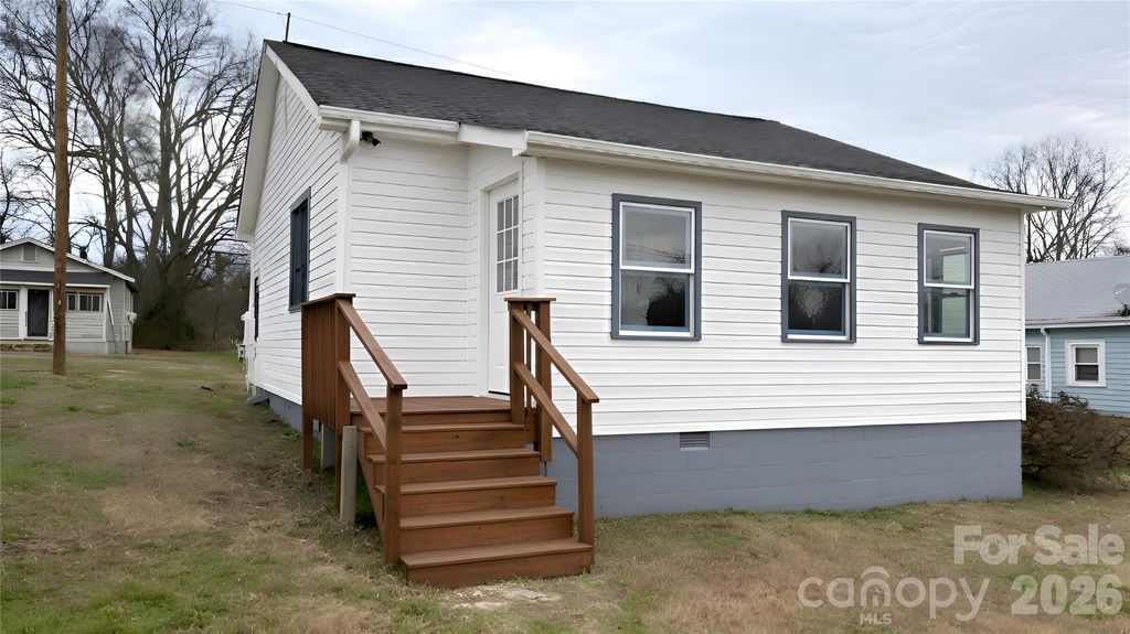 105 E Hartford Avenue, Bessemer City, NC 28016