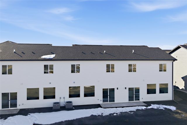 111 NE Doe Pointe Lane, Ankeny, IA 50021