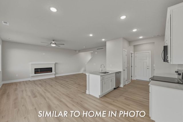 111 NE Doe Pointe Lane, Ankeny, IA 50021