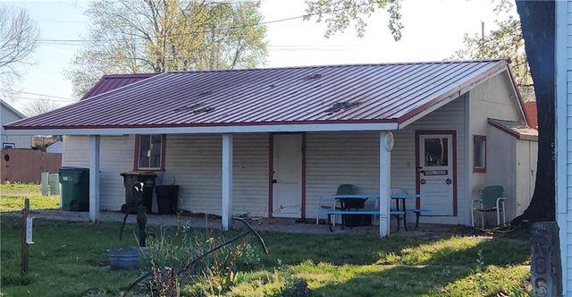 6 Simms Street, Louisburg, KS 66053