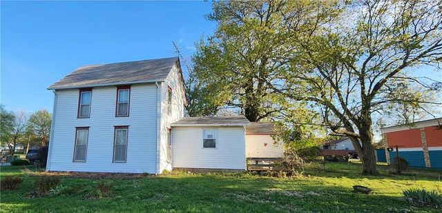6 Simms Street, Louisburg, KS 66053