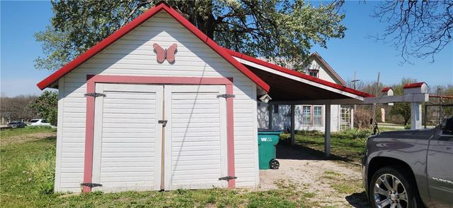 6 Simms Street, Louisburg, KS 66053