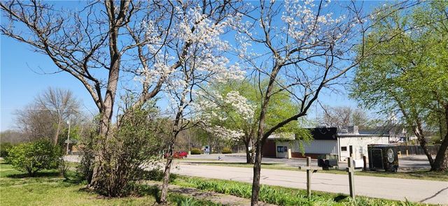 6 Simms Street, Louisburg, KS 66053