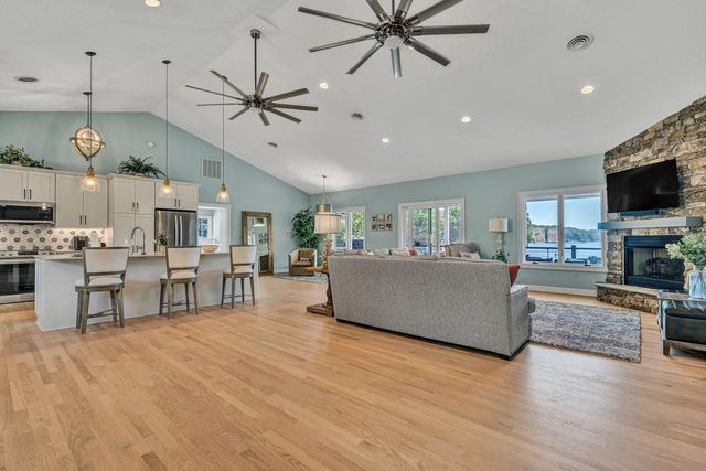 2245 Thomason LN, Goodview, VA 24095