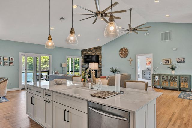 2245 Thomason LN, Goodview, VA 24095