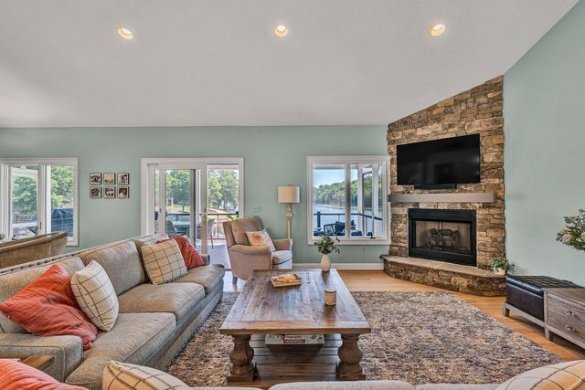 2245 Thomason LN, Goodview, VA 24095