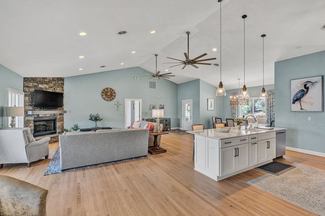 2245 Thomason LN, Goodview, VA 24095