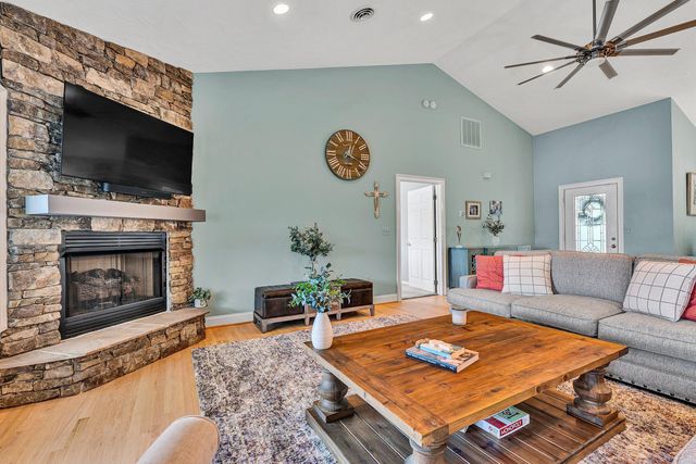 2245 Thomason LN, Goodview, VA 24095