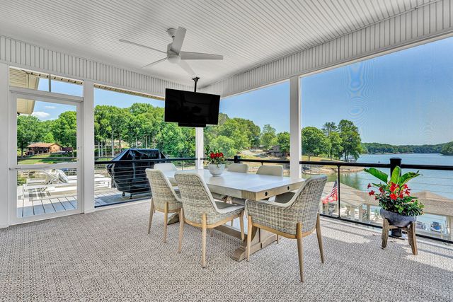 2245 Thomason LN, Goodview, VA 24095