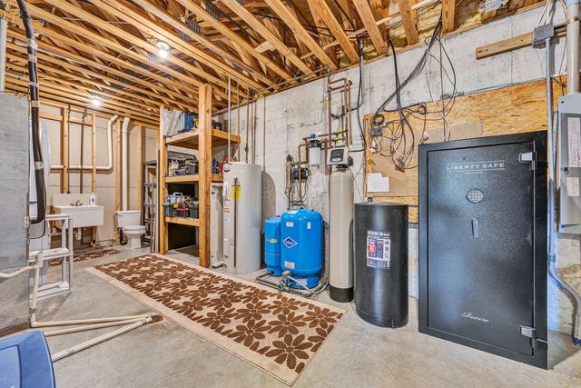 2245 Thomason LN, Goodview, VA 24095