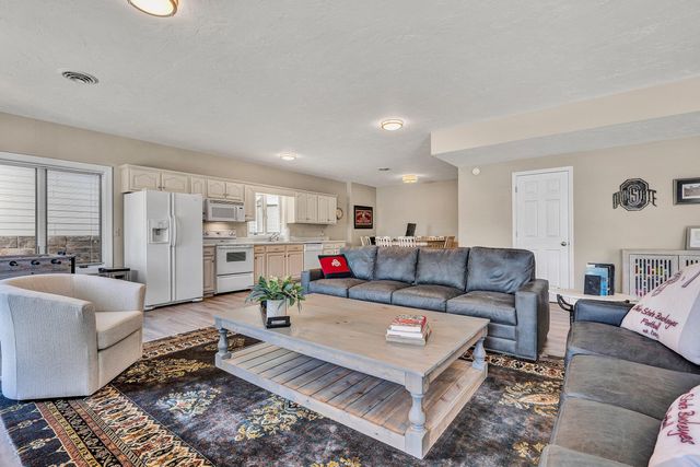 2245 Thomason LN, Goodview, VA 24095