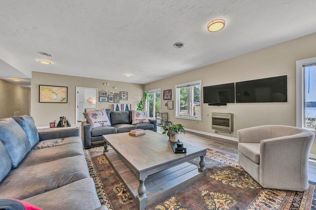 2245 Thomason LN, Goodview, VA 24095
