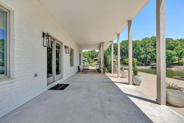 2245 Thomason LN, Goodview, VA 24095