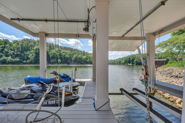 2245 Thomason LN, Goodview, VA 24095