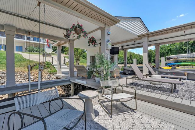 2245 Thomason LN, Goodview, VA 24095