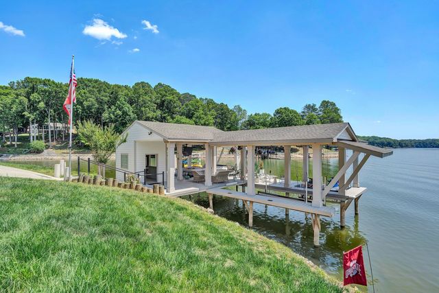 2245 Thomason LN, Goodview, VA 24095
