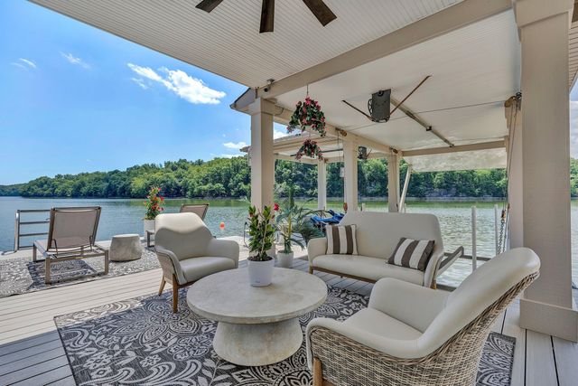 2245 Thomason LN, Goodview, VA 24095