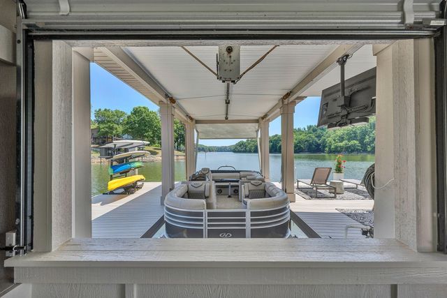 2245 Thomason LN, Goodview, VA 24095