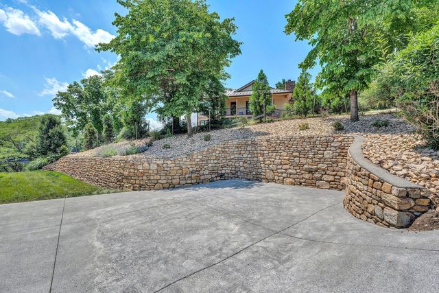 2245 Thomason LN, Goodview, VA 24095