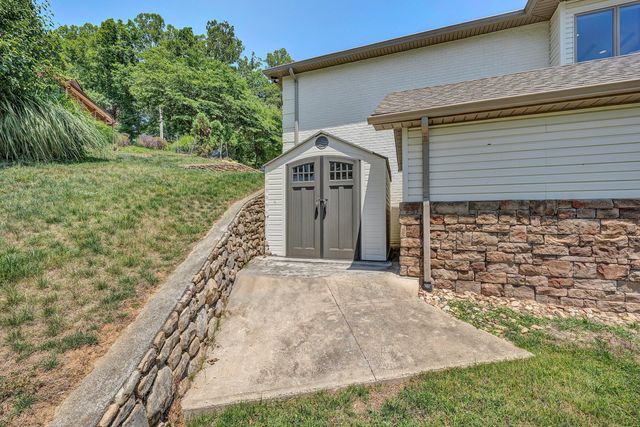 2245 Thomason LN, Goodview, VA 24095