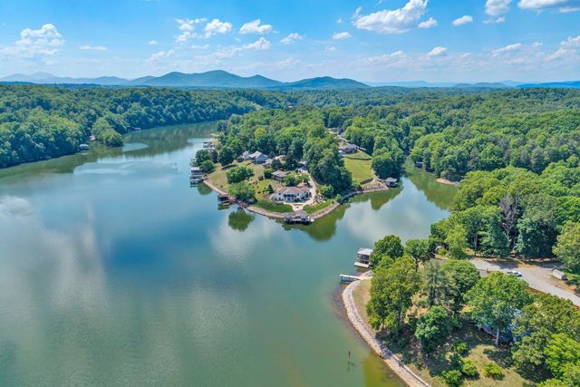 2245 Thomason LN, Goodview, VA 24095