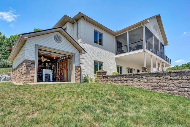 2245 Thomason LN, Goodview, VA 24095