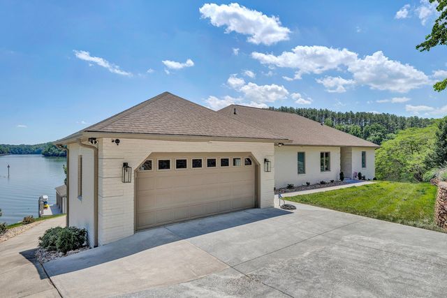 2245 Thomason LN, Goodview, VA 24095