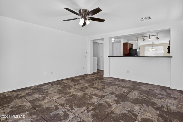 6512 W Swan Falls Way, Tucson, AZ 85757